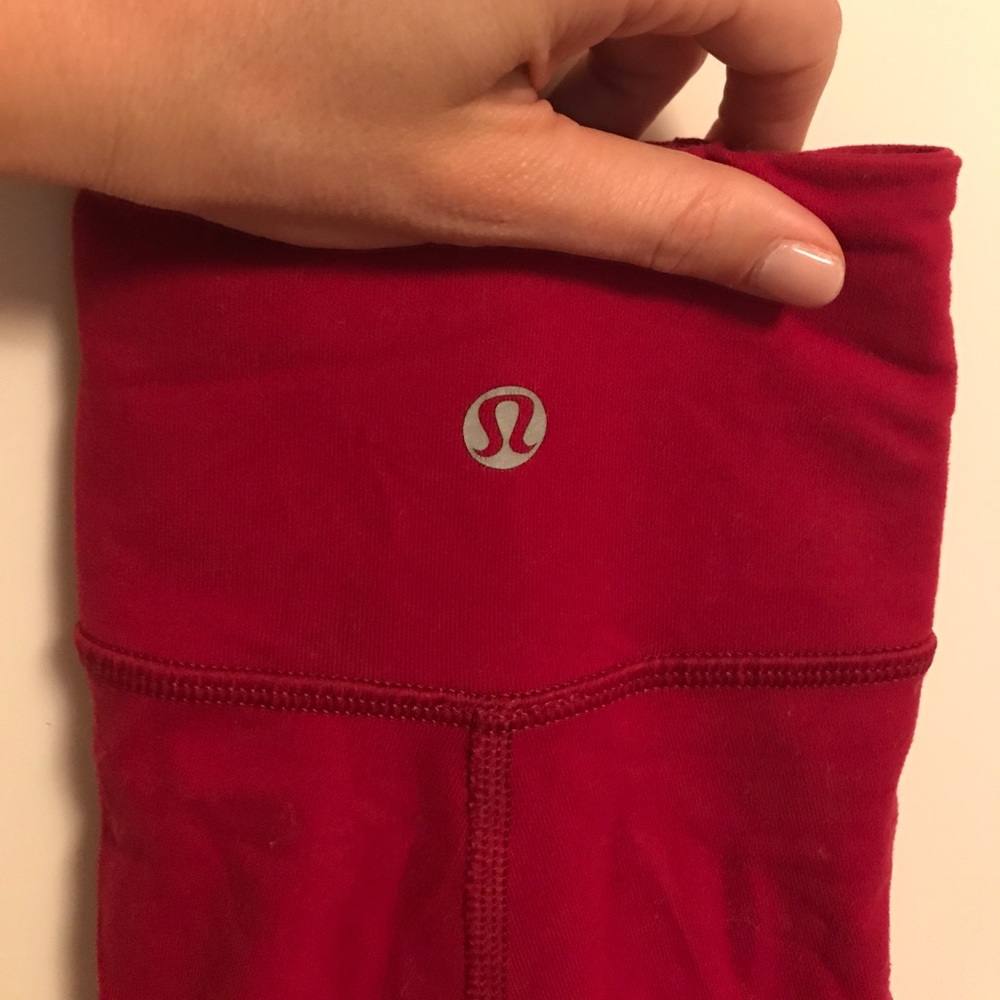 Lulu Lemon size 4 original wonder under crop